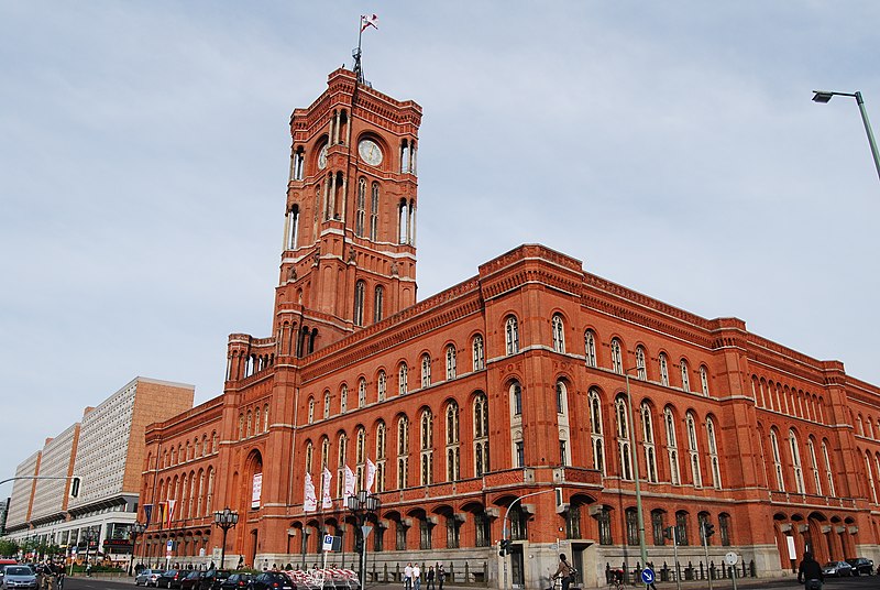 File:Rotes Rathaus (红色市政厅) - panoramio.jpg