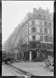 Dégâts causés à l'immeuble situé à l'angle des rues Pavée et de Rivoli après le bombardement du 12 avril 1918