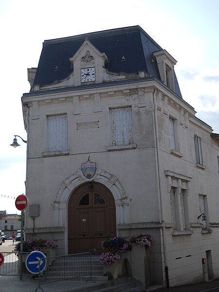 File:Saint-Romain-le-Puy mairie.JPG