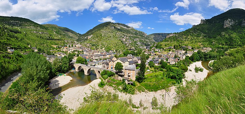 File:Sainte-Enimie-Gorges du Tarn-Frankreich.jpg