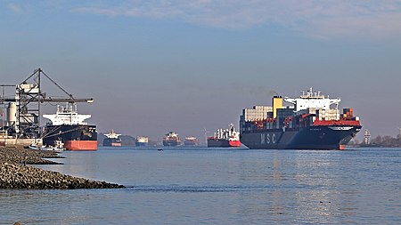 Schiffsverkehr Elbe Hamburg