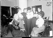Middle-class Chicago women discuss spiritualism. (1906) Seven spiritualists 1906.jpg