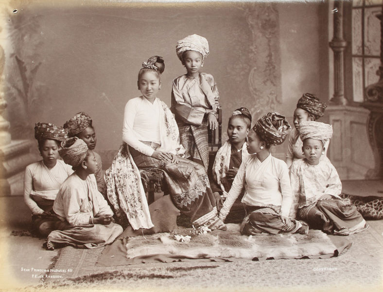 File:Shan Princess and followers in 1907.jpg