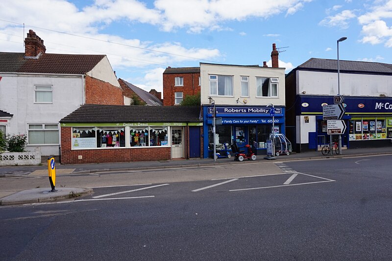 File:Shops on Queen Street, Withernsea (geograph 5083978).jpg