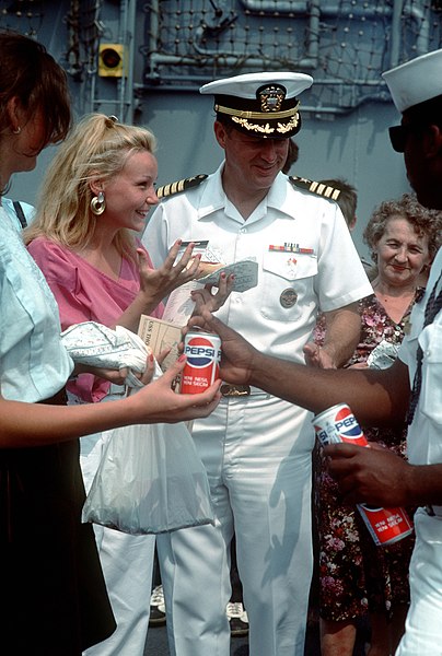 File:Soviet women enjoy Pepsi and hot dogs with a sailor and the captain of the Aegis guided missile cruiser USS THOMAS S. GATES (CG 51). GATES and the guided missile frigate USS KAUFFMA - DPLA - 96aeefa955cfe90dedee65fabc63c2b9.jpeg
