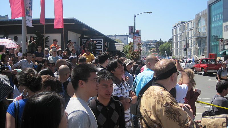 File:Spectators watching 2010 NCCBF Grand Parade 2010-04-18 8.JPG