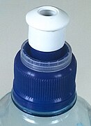 Same sports cap in open mode, allowing the liquid to pass around the central blue piece.