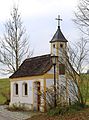 Kleineichenhausen, katholische Ortskapelle, kleiner Putzbau mit Dachreiter und dreiseitig geschlossenem Chorraum, wohl 19. Jahrhundert. This is a picture of the Bavarian Baudenkmal (cultural heritage monument) with the ID D-1-84-141-60 (Wikidata)