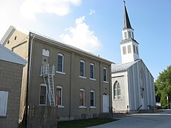 Sent-Katolik cherkovi va Parish Hall.jpg