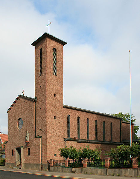 File:St Torfinns kirke Hamar.jpg