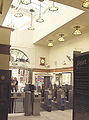 L'interno della stazione di Stamford Brook a settembre 2006