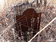 Station Ck - fenced grave (2009).jpg