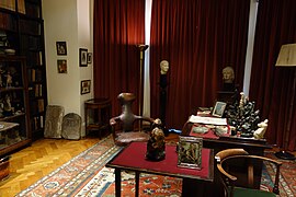 Studeer met het bureau, Freud Museum London, 18M0139.jpg