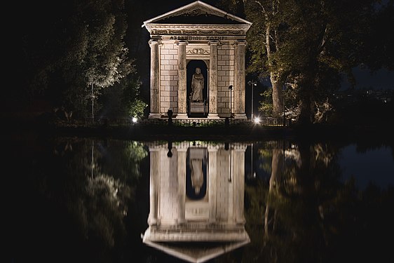 Tempio sul lago di Villa Borghese, Roma, Italy