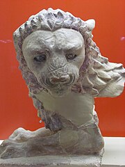 León de terracota. Probablemente acrótera de un tesoro. Mitad del siglo V a. C.