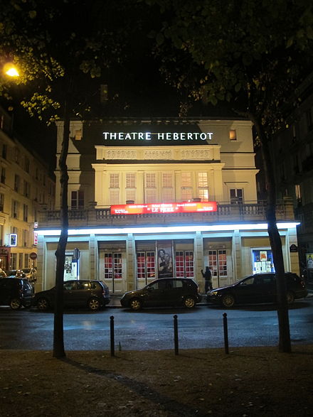 Le théâtre Hébertot, de nuit.