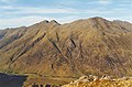 Von rechts der Sgùrr na Ciste Duibhe, der Sgùrr na Càrnach und der Sgùrr Fhuaran, gesehen vom Vorgipfel Faochag des Sgùrr na Sgine auf der Südseite des Glen Shiel