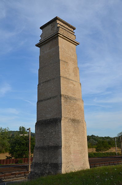 File:The Gorze Aqueduct which supplied the Roman city of Divodurum (Metz, Moselle) with water from the 2nd century AD, France (20372618915).jpg