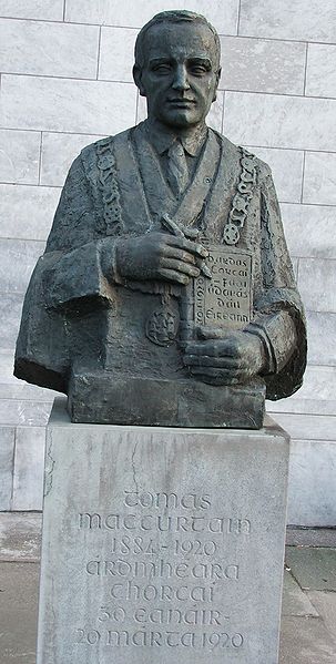 A memorial outside Cork City Hall which reads 'Tomás Mac Curtain 1884-1920 Ardmhéara Chorcaí 30 Eanáir- 20 Márta 1920'