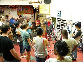 Le temps est écoulé!  cours de réparation de vélos à Williamsburg, Brooklyn