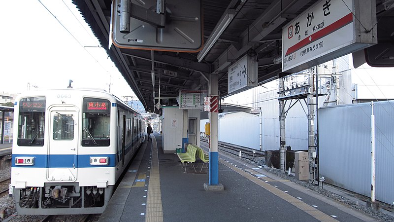 File:Tobu-railway-TI57-Akagi-station-platform-20141230-152636.jpg