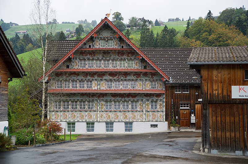 File:Toggenburg Bächli Rotes Haus front view with roof ornament.jpg