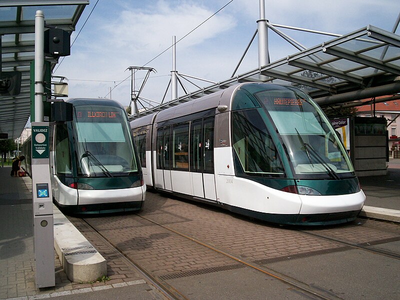 File:TramStrasbourg lineA Rotonde 2rames2.JPG