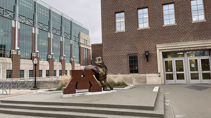 File:UMN-GoldyGopherStatue.jpg