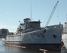 USS Hoist at Bay Bridge Enterprises, Chesapeake, Virginia USS Hoist (ARS-40) awaiting scrapping at Chesapeake, Virginia (USA), in 2007.jpg