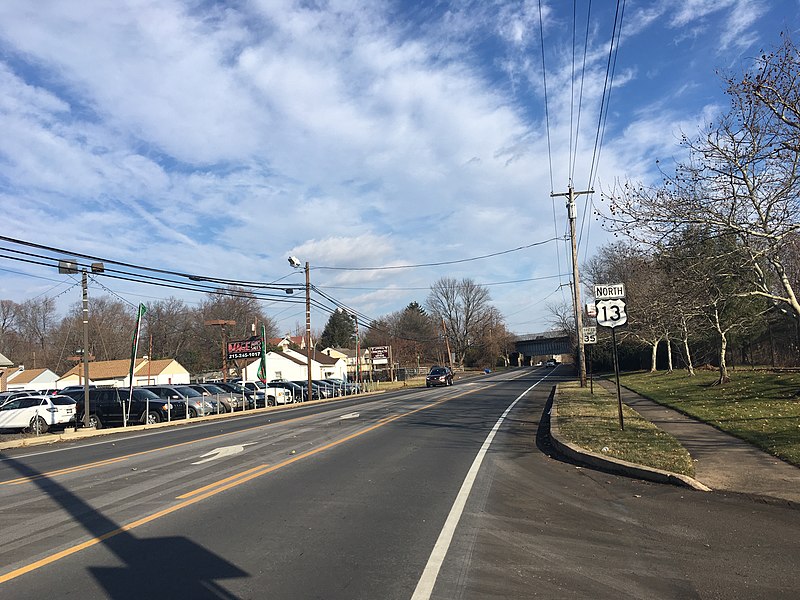 File:US 13 NB shield past Bensalem Boulevard.jpg