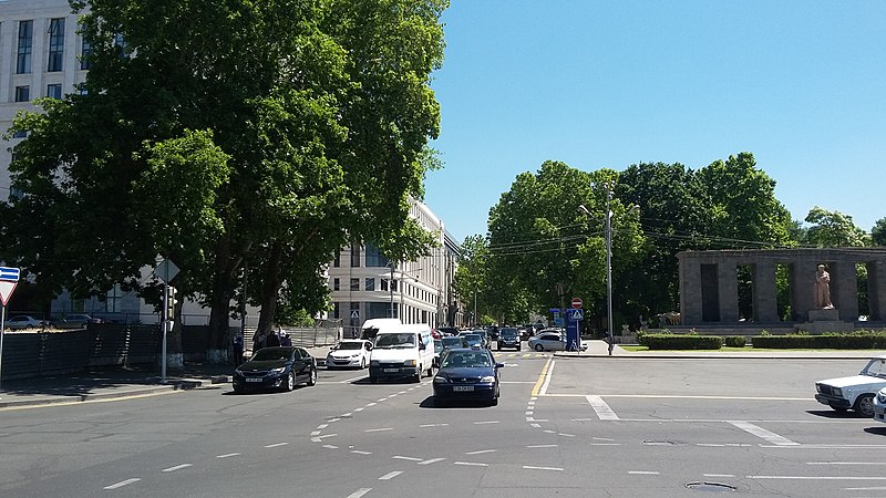 File:Vazgen Sargsyan street (Yerevan) 33.jpg