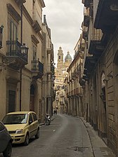 Via Luigi Sturzo, con vista della chiesa di Maria Santissima del Ponte