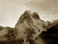 Ušba, 4710 m, hora střední části Velkého Kavkazu v gruzínském regionu Svanetie