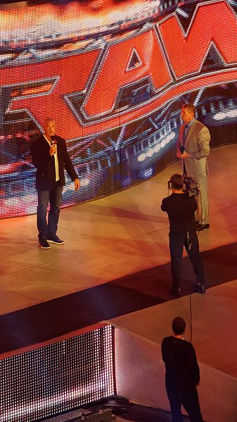 File:WWE Raw 2016-04-04 19-09-03 ILCE-6000 1953 DxO (28284833006).jpg