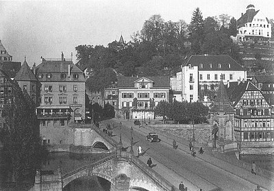 W Paret - Eberhardsbrücke mit Uhlandhaus und Neckarmüllerei 1930er (TSiW100).jpg
