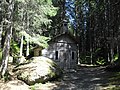 Deutsch: Waldkapelle English: Forest Chapel Italiano: Cappella del bosco a Sesto.