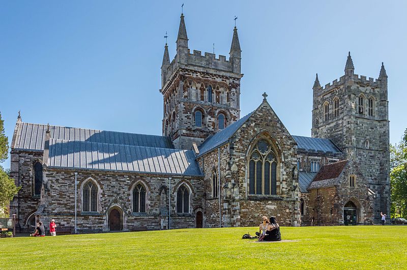 File:Wimborne Minster June 2015.jpg