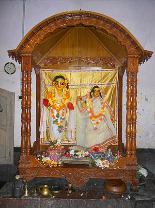Wooden idols of Advaita Acharya and Sita Devi, Sitanath Advaita Mandir, Nabadwip 6.jpg