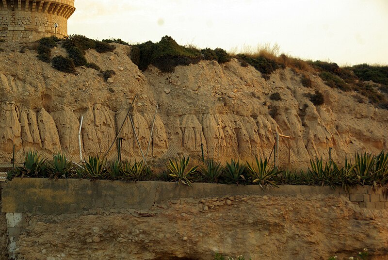 File:® Ð ┼ EL CAMPELLO PUERTO AMANECER ACANTILADO 04.05 - panoramio (1).jpg