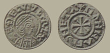 Reproduction des deux faces d'une pièce de monnaie, avec un visage de profil d'un côté et un motif de l'autre côté, tous deux entourés de lettres capitales