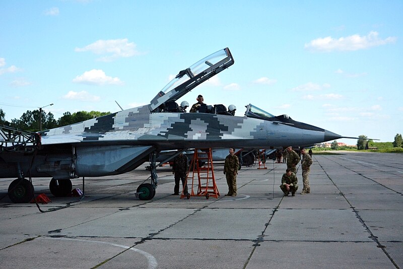 File:У курсантів ХНУПС розпочалась льотна практика на бойових літаках (28296433928).jpg