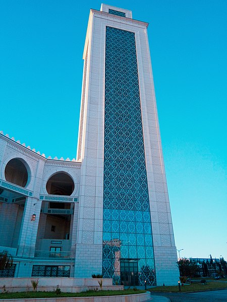 File:صومعة مسجد ابن باديس وهران.jpg