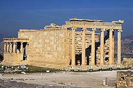 02 2020 Grecia photo Paolo Villa FO190146 bis (Acropoli di Atene) Eretteo lato Est, colonnato e Loggia delle cariatidi, Arte Greca Classica, cielo blu, con gimp.jpg