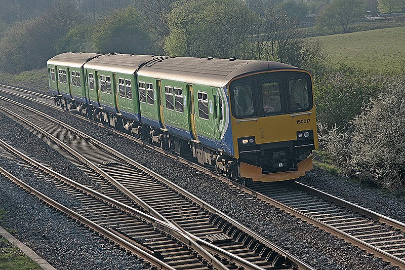 File:150-017 London Midland Hatton Bank23-04-10 (40691558494).jpg