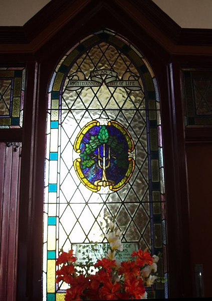 File:1818 - Wesley Uniting Church and Hall Group - Stained glass window near entrance to church (5054941b13).jpg