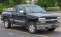 2002 Chevrolet Silverado 1500 LS 4x4 Sportside Regular Cab, front right view