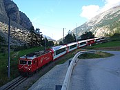 oder einem Triebfahrzeug an der Zugspitze mit gezogenen Wagen (ohne Vorstellwagen bei Bergfahrt, ohne Steuerwagen am Zugschluss).