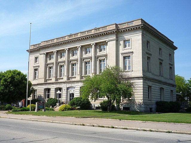 After being replaced, the Old Federal Building was used by the city for the River of History Museum. It has been renovated for use as the City Hall. T