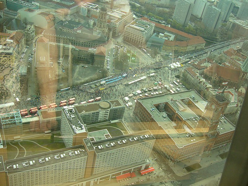 File:2010-03-28 Berliner Fernsehturm 21.jpg
