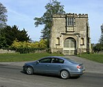 Spye Arch Lodge 2010 , The Gateway, Spye Park - geograph.org.uk - 1931864.jpg